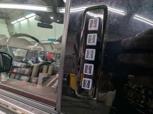 Used 2020 Ford F150 Platinum w/ Equipment Group 701A Luxury image 9