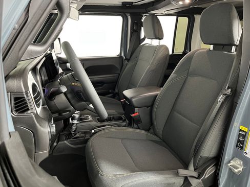 Used 2024 Jeep Wrangler Sport S image 4