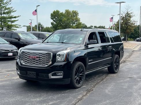 Used 2019 GMC Yukon XL Denali w/ Denali Ultimate Package AWD/4WD image 2