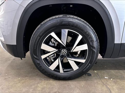 Used 2023 Volkswagen Atlas Cross Sport SE AWD/4WD image 36
