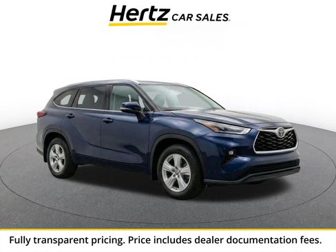 Used 2025 Toyota Highlander LE FWD image 1