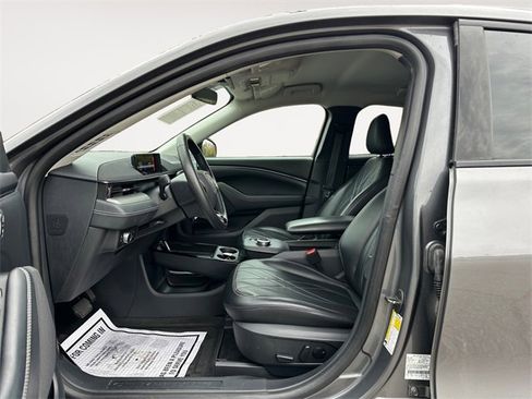 Used 2021 Ford Mustang Mach-E Select image 9