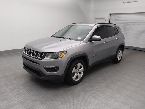 Used 2019 Jeep Compass Latitude FWD image 2