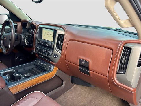 Used 2015 Chevrolet Silverado 1500 High Country w/ High Country Premium Package AWD/4WD image 30
