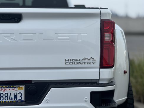 Used 2024 Chevrolet Silverado 3500 High Country w/ Technology Package image 8