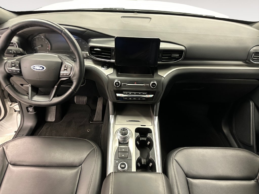 Used 2020 Ford Explorer XLT w/ Equipment Group 202A AWD/4WD image 8