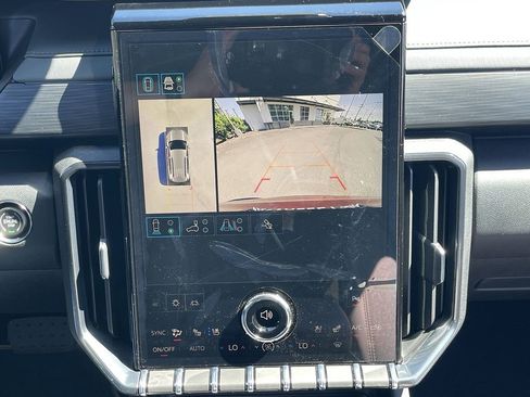 New 2026 GMC Acadia AT4 w/ Luxury Package AWD/4WD image 15