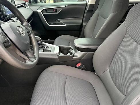 Used 2021 Toyota RAV4 LE FWD image 10