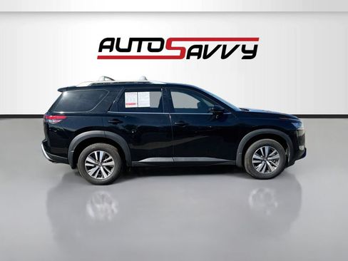 Used 2024 Nissan Pathfinder SL FWD image 8