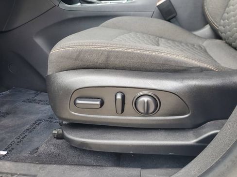 Used 2020 Chevrolet Equinox LT FWD image 15