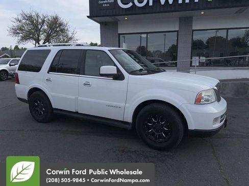 Used 2006 Lincoln Navigator Luxury AWD/4WD image 3