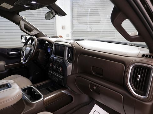 Used 2019 Chevrolet Silverado 1500 RST AWD/4WD image 17