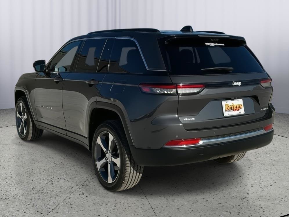 Used 2025 Jeep Grand Cherokee Limited w/ Luxury Tech Group II AWD/4WD image 3