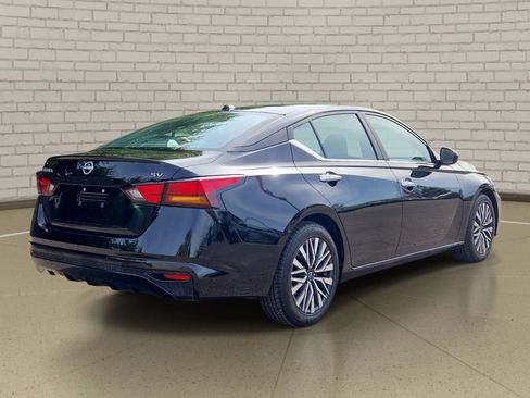 Used 2023 Nissan Altima 2.5 SV image 5