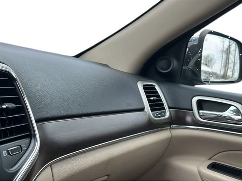 Used 2016 Jeep Grand Cherokee Limited image 19