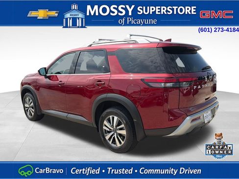 Used 2025 Nissan Pathfinder SL AWD/4WD image 3