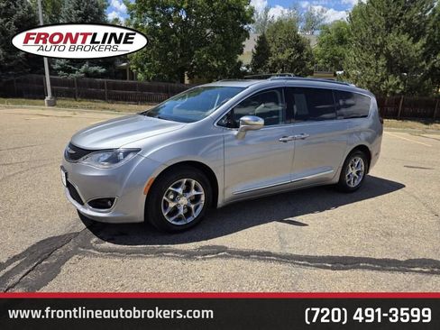 Used 2018 Chrysler Pacifica Limited FWD image 1