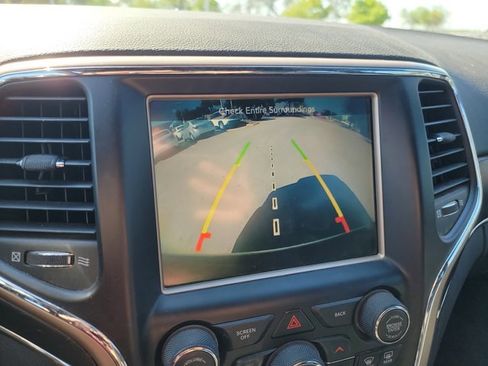 Used 2015 Jeep Grand Cherokee Limited image 19