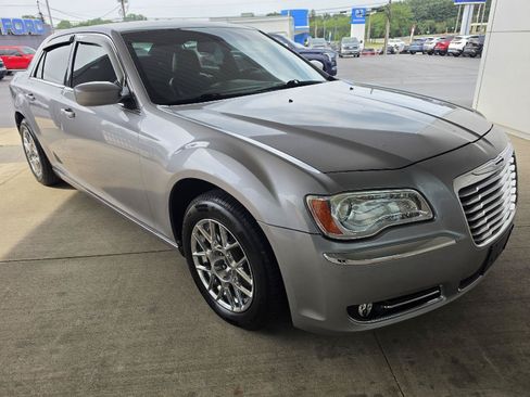Used 2013 Chrysler 300 w/ Driver Convenience Group RWD image 8