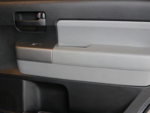 Used 2013 Toyota Sequoia SR5 AWD/4WD image 35