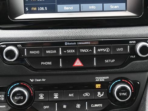 Used 2017 Kia Niro FE image 21