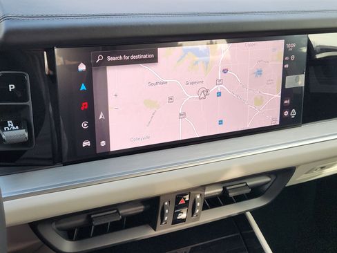 Used 2024 Porsche Cayenne image 18