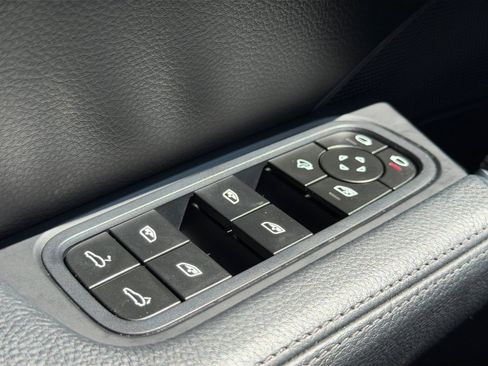 Certified 2023 Porsche Cayenne Platinum Edition AWD/4WD image 16