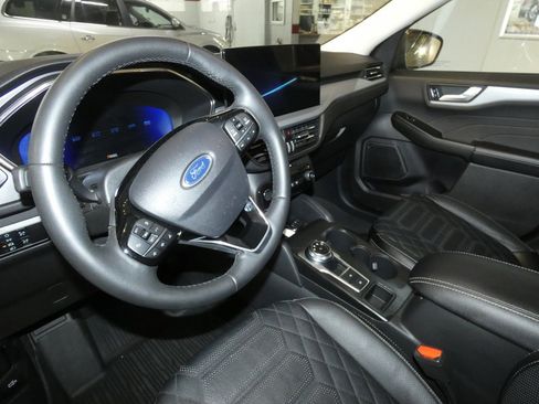 Used 2024 Ford Escape SE w/ PHEV Premium Package image 9