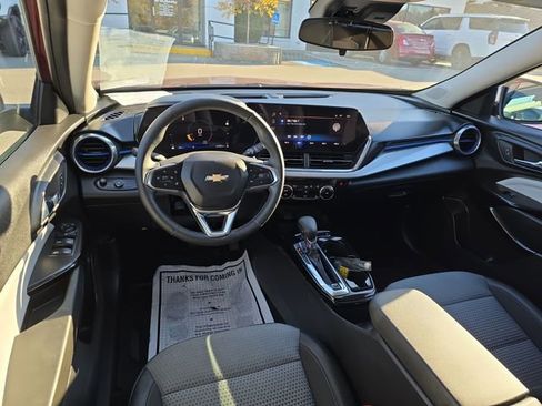 Used 2024 Chevrolet Trax LT w/ Driver Confidence Package image 12