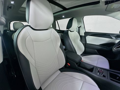 New 2025 Volkswagen Tiguan SE image 26