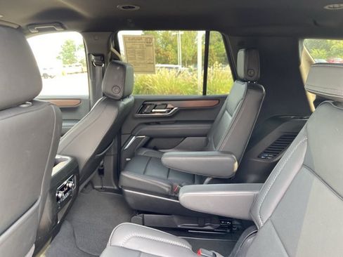 Used 2025 GMC Yukon Denali RWD image 17