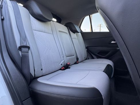 Used 2020 Chevrolet Trax LT w/ LT Convenience Package image 31