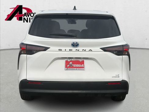 Used 2024 Toyota Sienna LE image 6