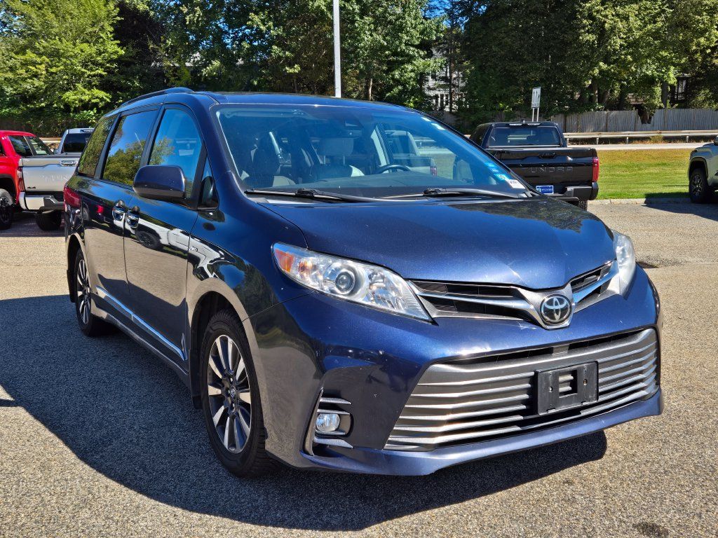 Used 2019 Toyota Sienna XLE w/ XLE Navigation Package AWD/4WD image 8