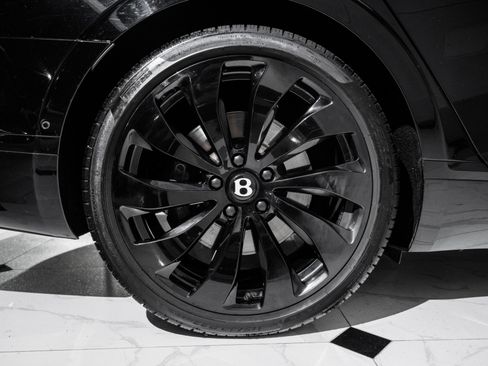 Certified 2022 Bentley Flying Spur V8 image 16