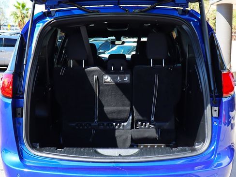 Used 2020 Chrysler Pacifica Touring w/ S Appearance Package FWD image 23