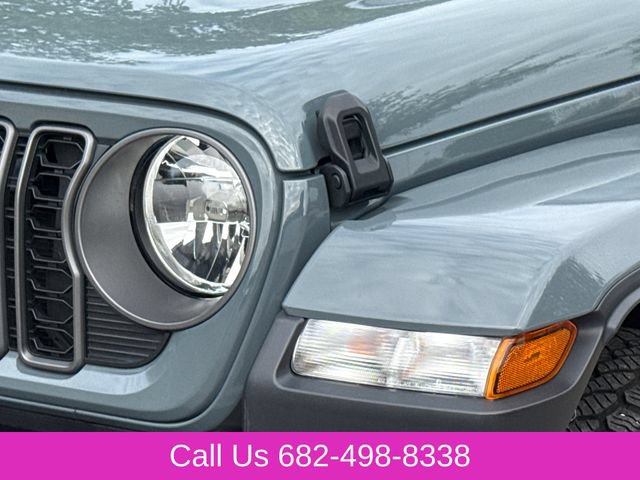 Used 2025 Jeep Gladiator Sport AWD/4WD image 4