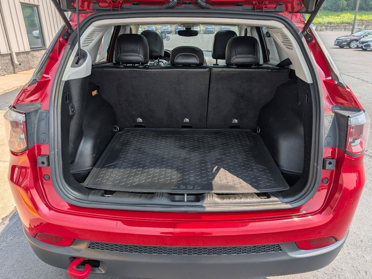 Used 2018 Jeep Compass Trailhawk w/ Leather Interior Group AWD/4WD image 13