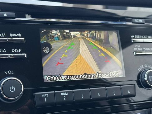 Used 2017 Nissan Rogue SV FWD image 19