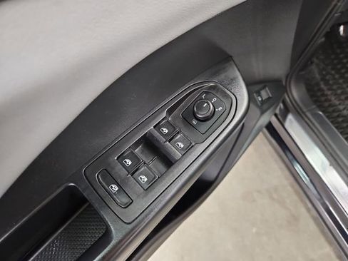 Used 2022 Volkswagen Taos SE FWD image 24