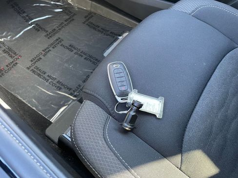 Used 2025 Nissan Pathfinder SV image 27