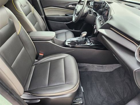 Used 2025 Chevrolet Trax ACTIV w/ Sunroof Package image 14