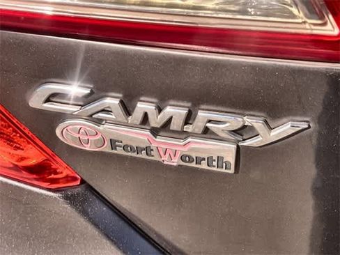 Used 2012 Toyota Camry L image 8