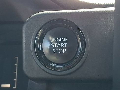 Used 2025 Toyota Tacoma SR5 AWD/4WD image 17