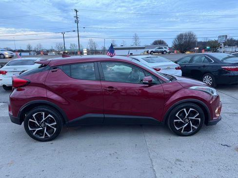 Used 2019 Toyota C-HR XLE FWD image 4