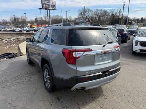 Used 2023 GMC Acadia SLT image 3