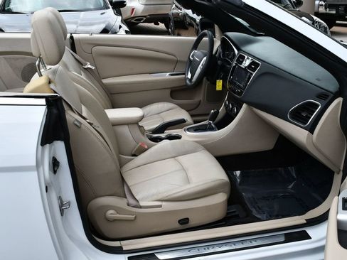 Used 2012 Chrysler 200 Limited FWD image 18