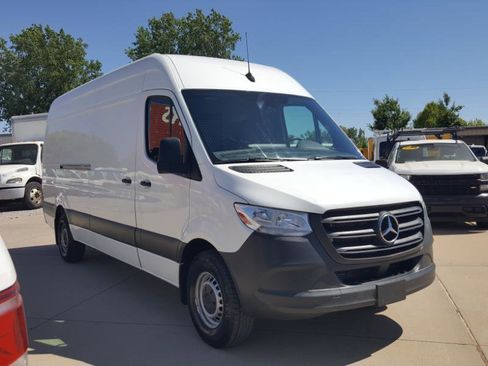 Used 2021 Mercedes-Benz Sprinter 2500 image 5
