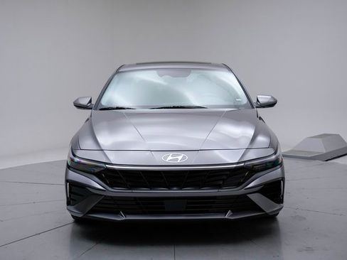 Used 2025 Hyundai Elantra SEL image 13
