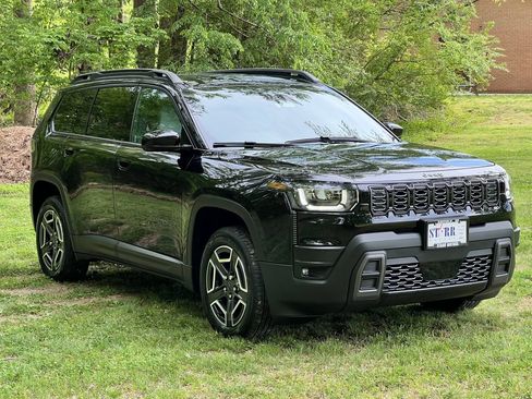 New 2026 Jeep Cherokee Laredo AWD/4WD image 1